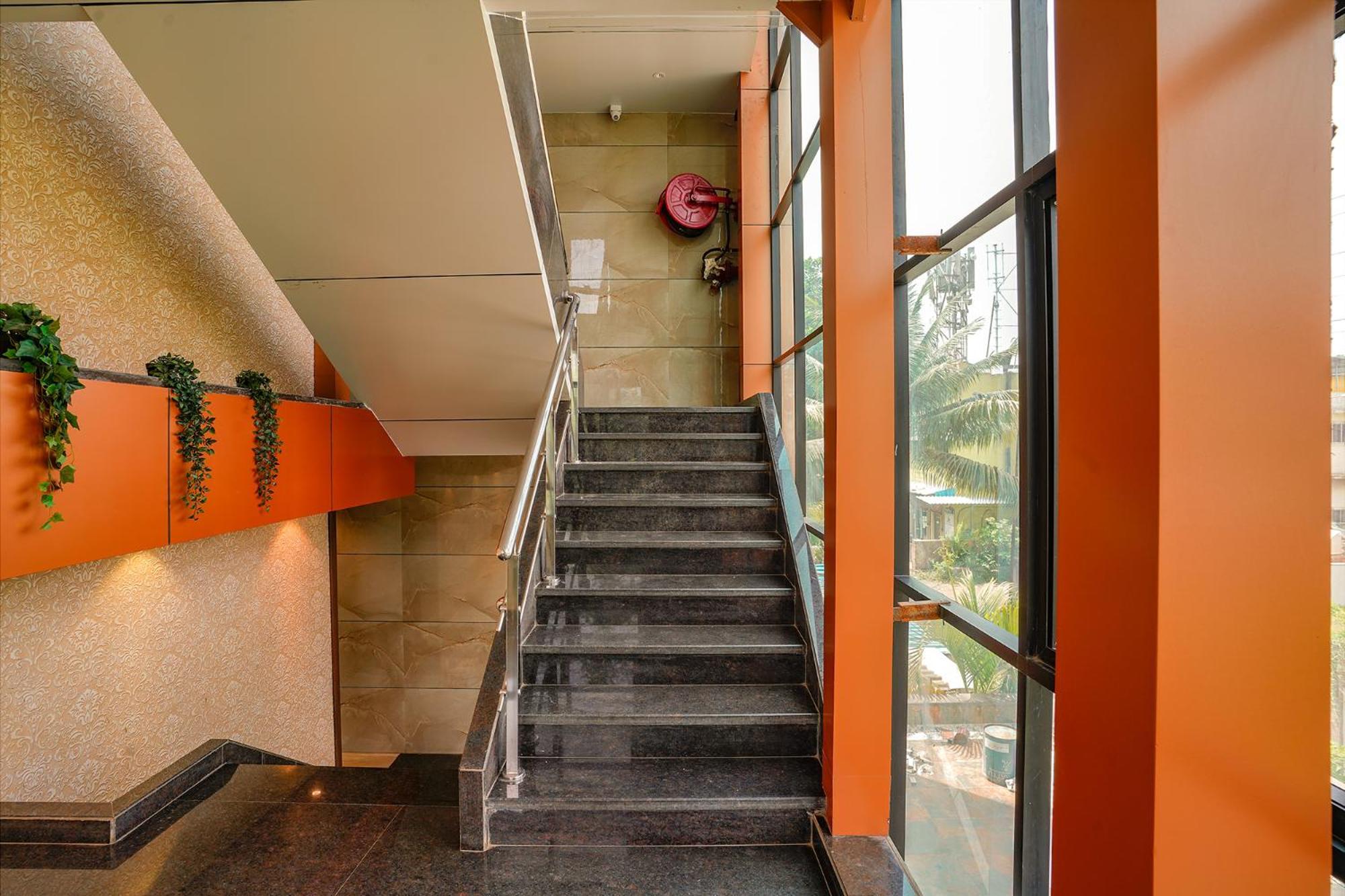 Fabexpress Super 7 Inn - Nr Rabale Station Navi Mumbai Bagian luar foto